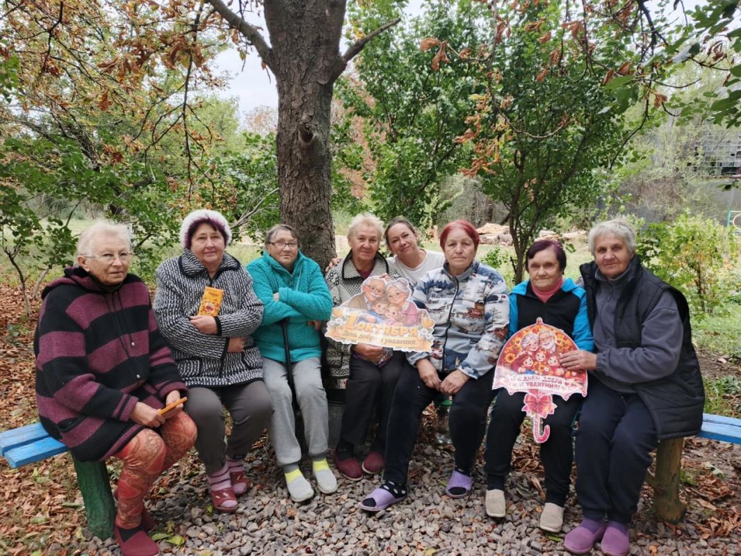 В Краснодонском городском Дворце культуры им. «Молодой гвардии» и его структурных подразделениях состоялись тёплые и душевные мероприятия, посвящённое Дню пожилого человека! В Краснодонском городском Дворце культуры им. «Молодой гвардии» и его структурных подразделениях состоялись тёплые и душевные мероприятия, посвящённое Дню пожилого человека!