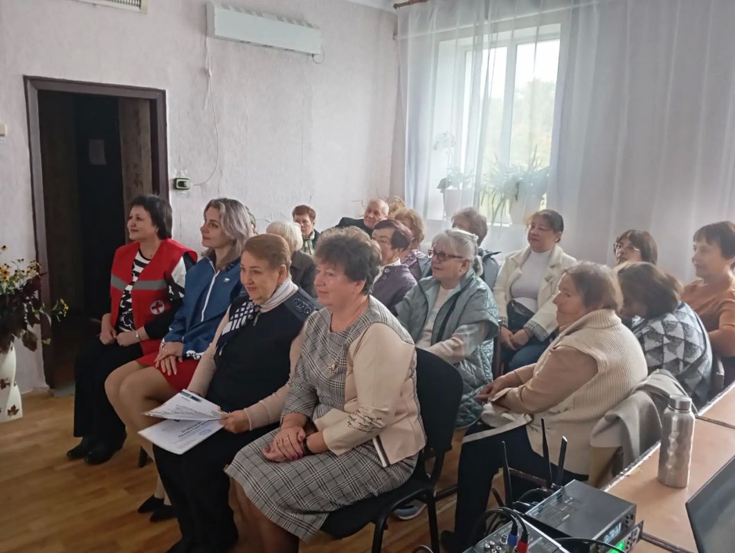 «Время золотого возраста»: в Стаханове поздравили слушателей Университета третьего возраста «Время золотого возраста»: в Стаханове поздравили слушателей Университета третьего возраста
