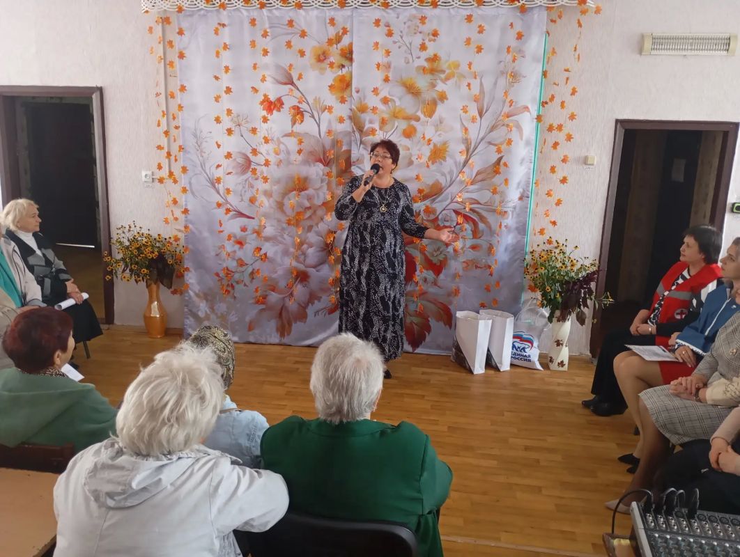 «Время золотого возраста»: в Стаханове поздравили слушателей Университета третьего возраста «Время золотого возраста»: в Стаханове поздравили слушателей Университета третьего возраста