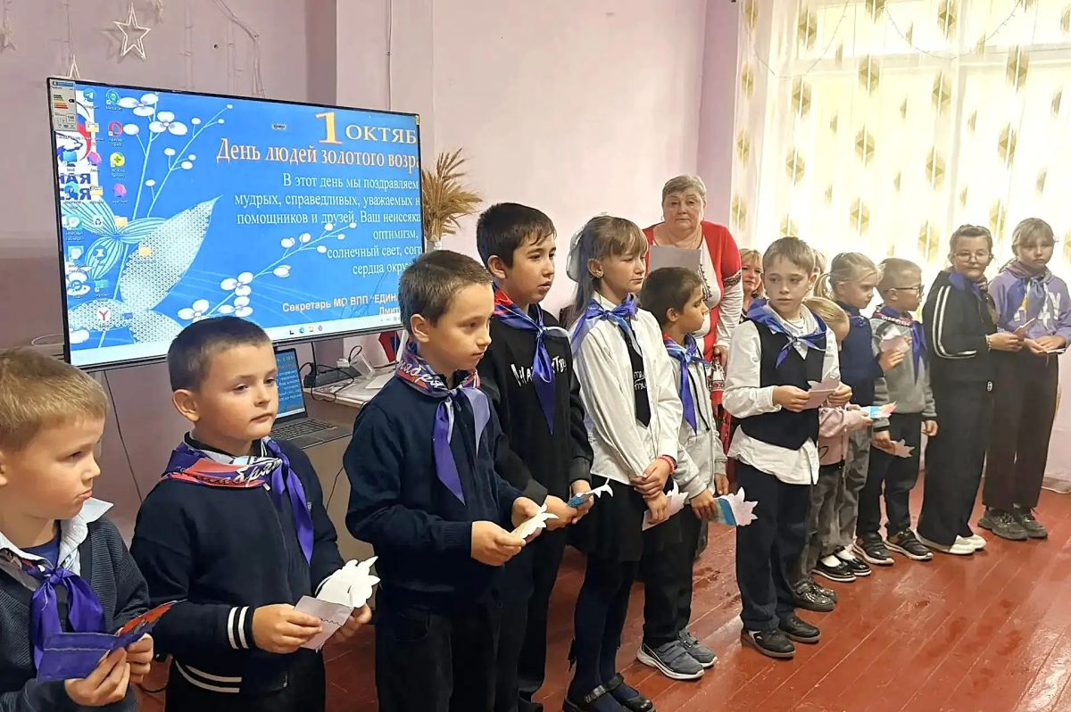 «Свет в каждом сердце» — праздник для старшего поколения в Литвиновском СДК Беловодского округа прошли душевные чайные посиделки