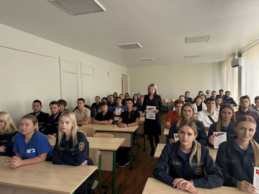 Сотрудники Луганского ЛО МВД России на транспорте встретились со студентами ЛГУ им. В. Даля Сотрудники Луганского ЛО МВД России на транспорте встретились со студентами ЛГУ им. В. Даля