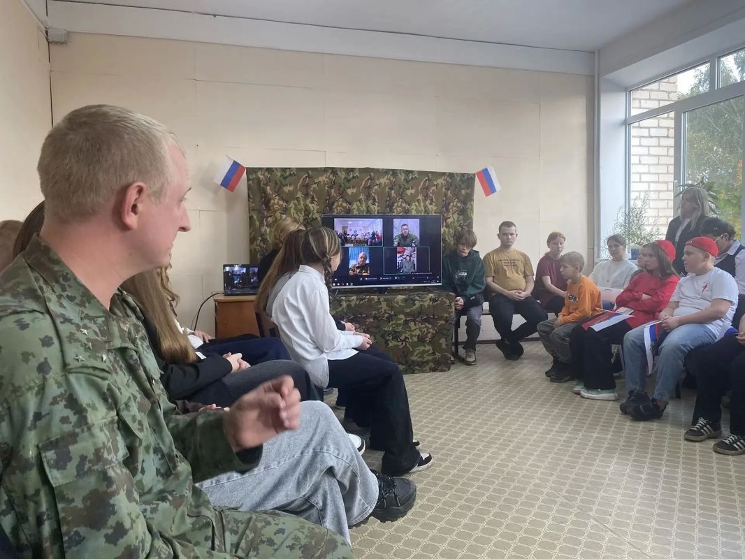 Виталий Киселев: Вчера в Гдовской музыкальной школе прошёл телемост, посвящённый Дню воссоединения Донбасса и Новороссии с Россией Виталий Киселев: Вчера в Гдовской музыкальной школе прошёл телемост, посвящённый Дню воссоединения Донбасса и Новороссии с Россией