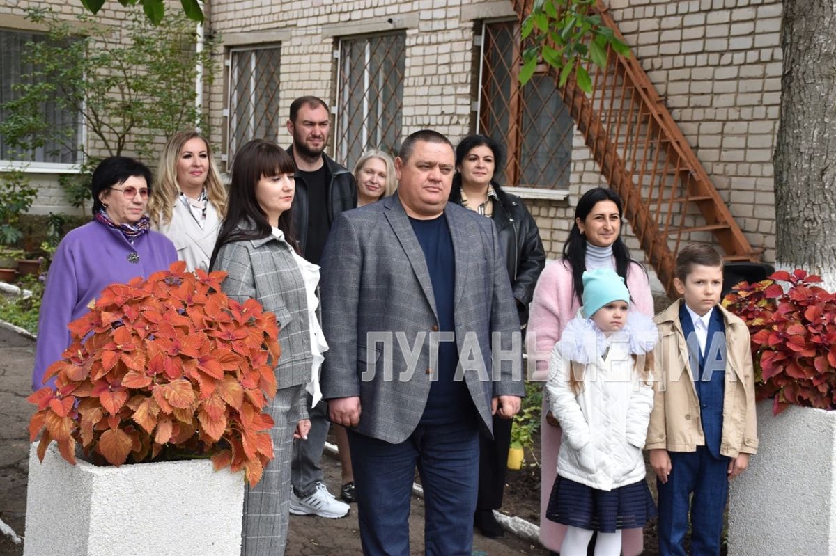 В Ровеньках открыли благоустроенную территорию детской школы искусств № 2 В Ровеньках открыли благоустроенную территорию детской школы искусств № 2