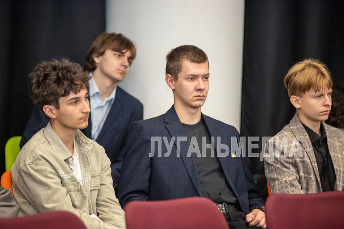 В Луганске прошел круглый стол, посвященный патриотическому воспитанию молодежи В Луганске прошел круглый стол, посвященный патриотическому воспитанию молодежи