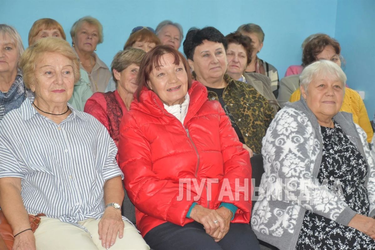 В Новопскове поздравили представителей старшего поколения В Новопскове поздравили представителей старшего поколения