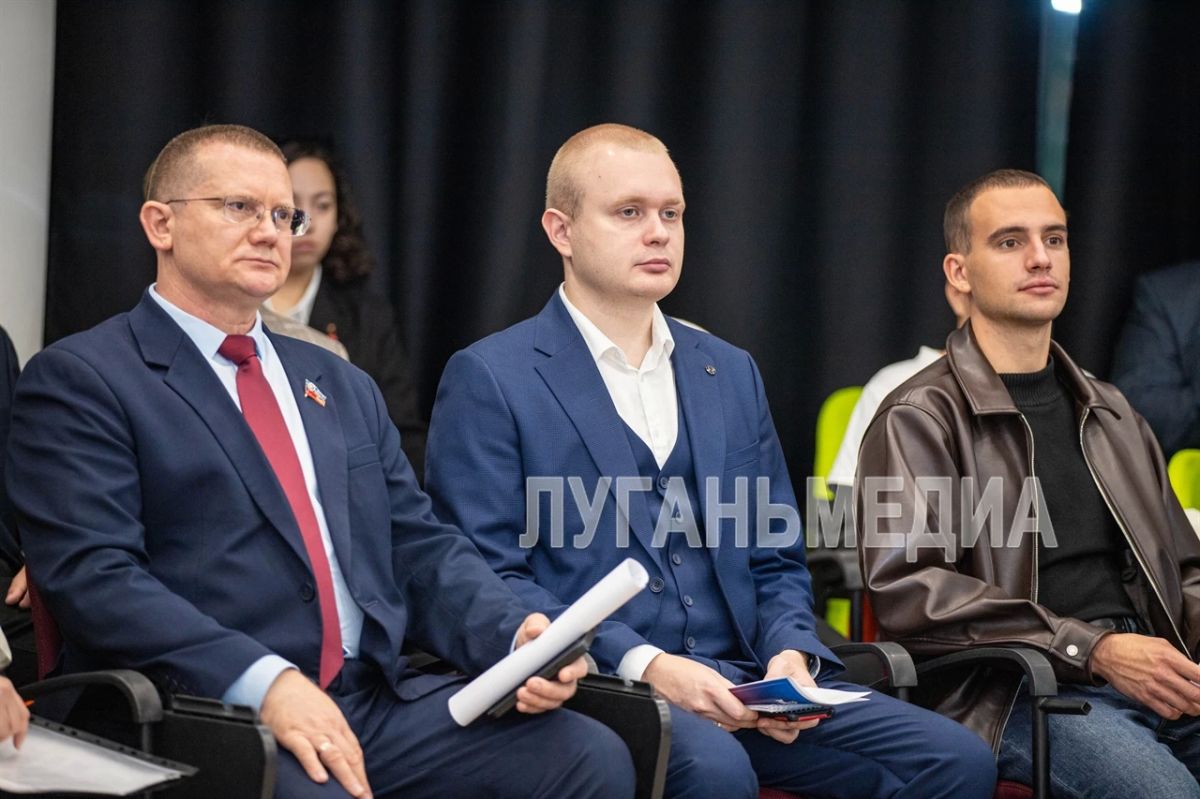 В Луганске прошел круглый стол, посвященный патриотическому воспитанию молодежи В Луганске прошел круглый стол, посвященный патриотическому воспитанию молодежи
