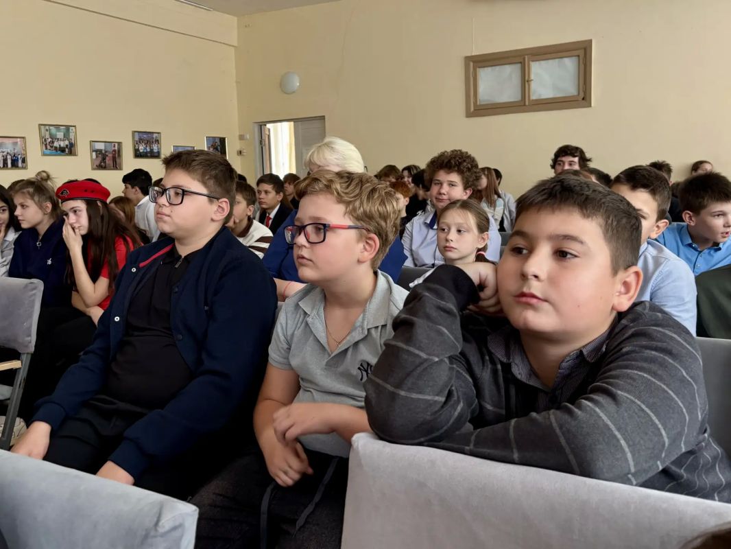 Жизненно важные занятия продолжаются Жизненно важные занятия продолжаются