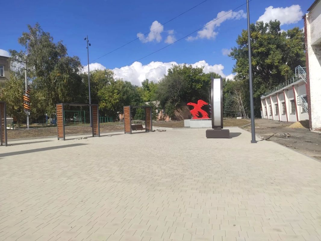 В Ровеньках продолжается благоустройство площади Коми по Народной программе Единой России В Ровеньках продолжается благоустройство площади Коми по Народной программе Единой России