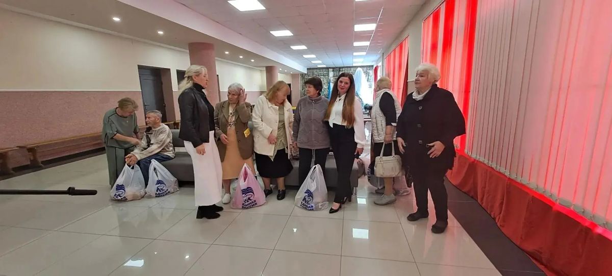 В Кременском районном дворце культуры прошел праздник ко Дню пожилых людей «Мои года – мое богатство» В Кременском районном дворце культуры прошел праздник ко Дню пожилых людей «Мои года – мое богатство»