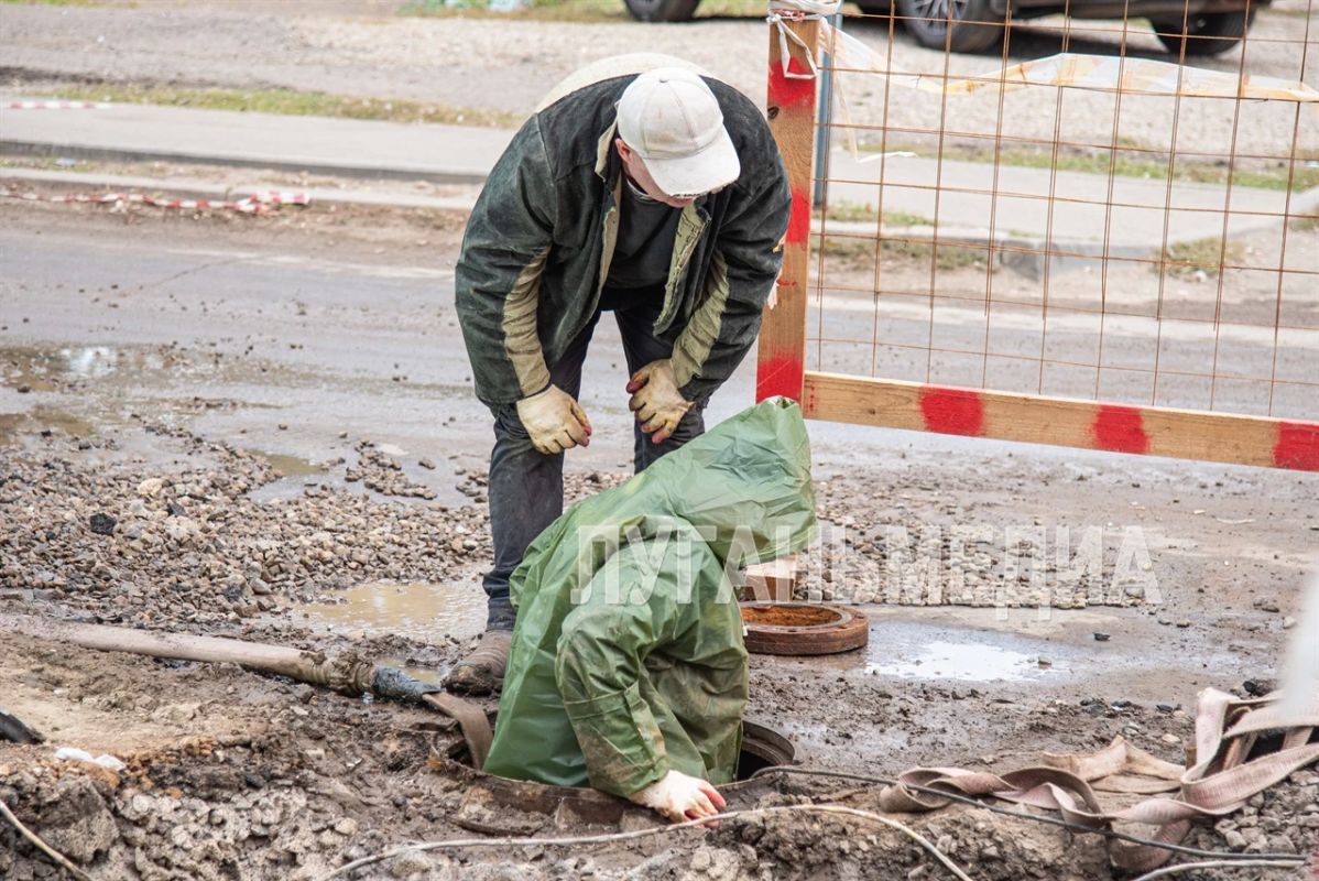 В Луганске завершаются работы по замене проблемного участка водовода В Луганске завершаются работы по замене проблемного участка водовода