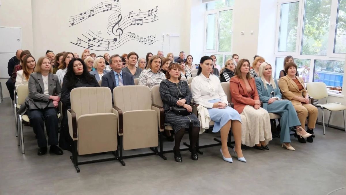 Яна Пащенко поздравила педагогов музыкальных школ Яна Пащенко поздравила педагогов музыкальных школ