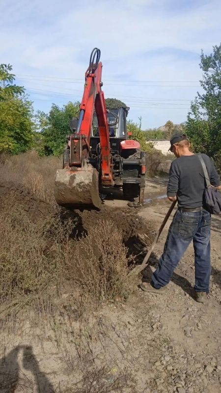 От себя лично и от имени всех жителей округа хочу выразить искреннюю благодарность сотрудникам МУП КМО «Кременское ВКХ» От себя лично и от имени всех жителей округа хочу выразить искреннюю благодарность сотрудникам МУП КМО «Кременское ВКХ»
