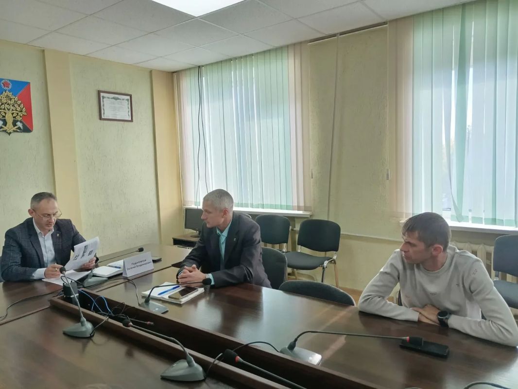 Сегодня в Ровеньках состоялось заседание Совета городского округа муниципальное образование городской округ город Ровеньки Луганской Народной Республики Сегодня в Ровеньках состоялось заседание Совета городского округа муниципальное образование городской округ город Ровеньки Луганской Народной Республики