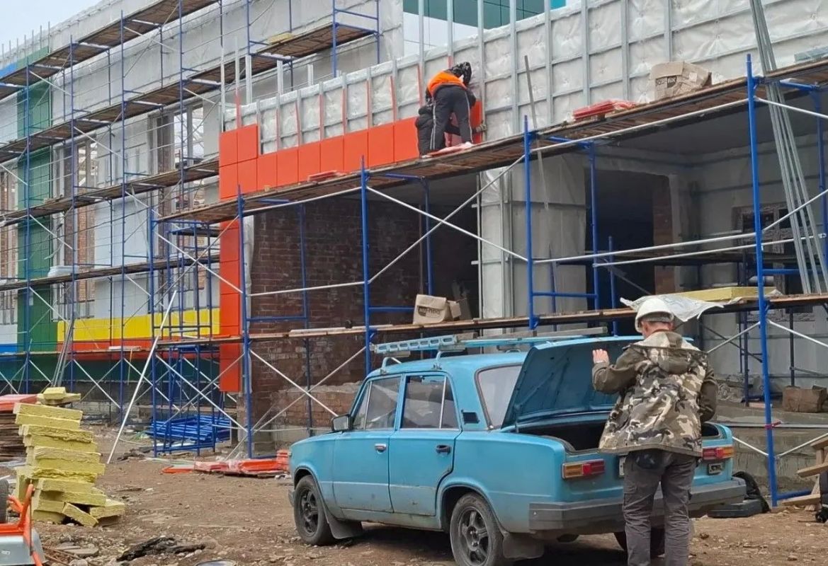 Представители городской администрации продолжают контролировать ход и результаты работ на спортивных объектах Представители городской администрации продолжают контролировать ход и результаты работ на спортивных объектах