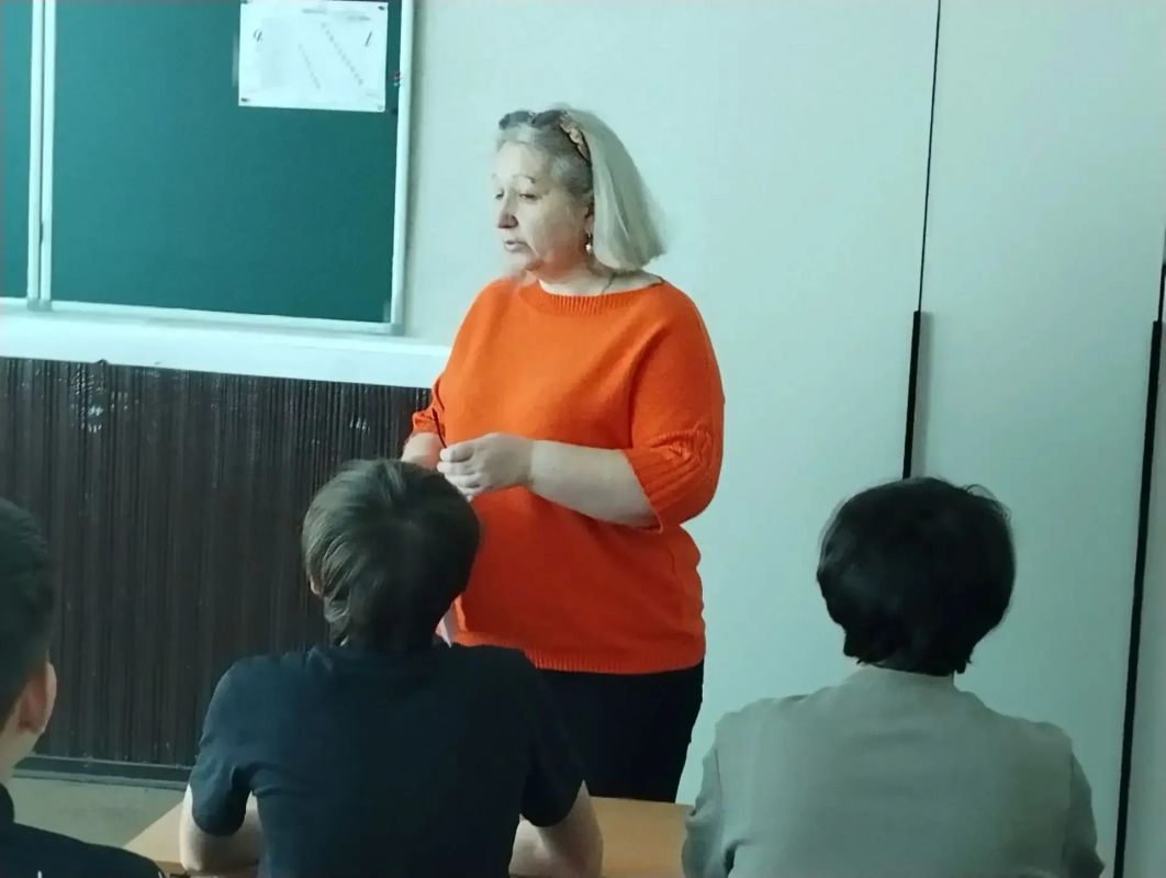 Учитель-профессия на все времена: в Ровеньковской школе №3 прошла важная встреча