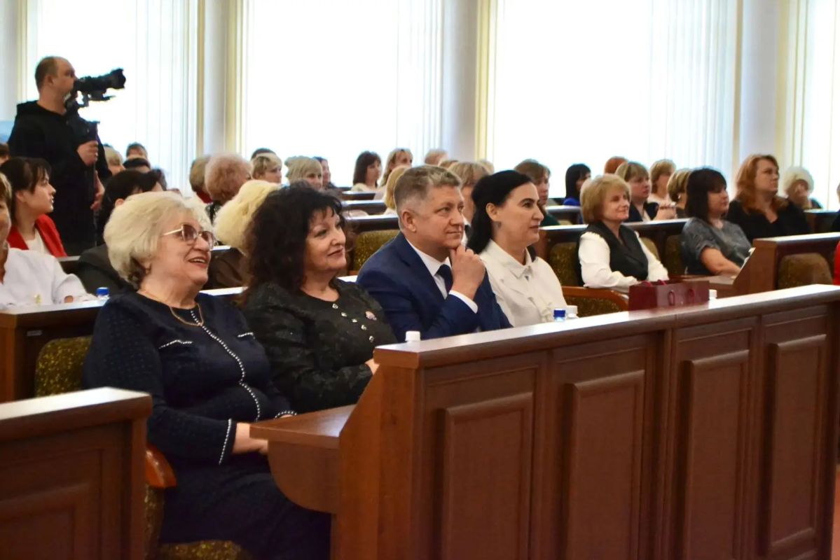 Сергей Цемкало: Сегодня, накануне профессионального праздника — Дня учителя — принял участие в торжественном мероприятии и поздравил педагогов нашего города Сергей Цемкало: Сегодня, накануне профессионального праздника — Дня учителя — принял участие в торжественном мероприятии и поздравил педагогов нашего города