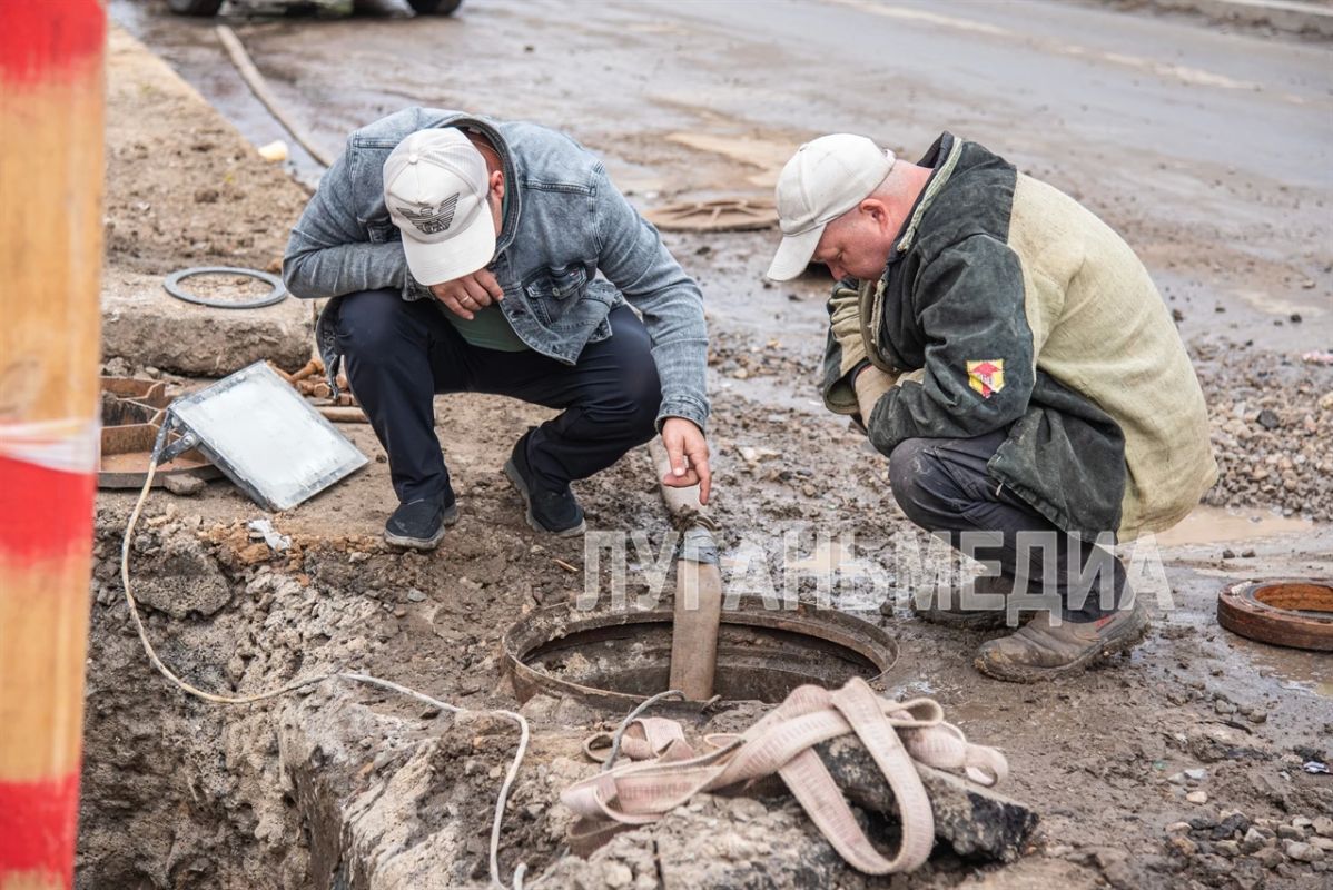 В Луганске завершаются работы по замене проблемного участка водовода В Луганске завершаются работы по замене проблемного участка водовода