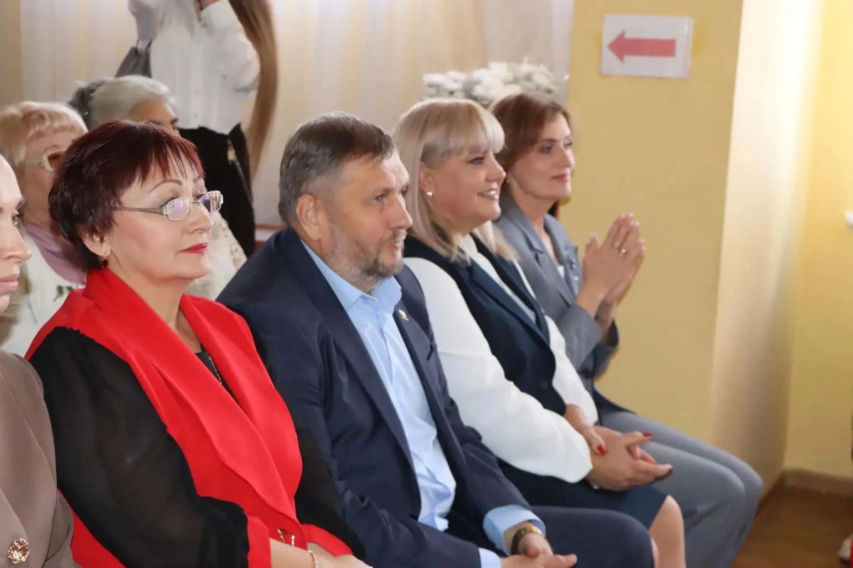 Евгений Бондарь: Сегодня посетил торжественное мероприятие в Георгиевской средней школе №2, приуроченное ко Дню учителя Евгений Бондарь: Сегодня посетил торжественное мероприятие в Георгиевской средней школе №2, приуроченное ко Дню учителя