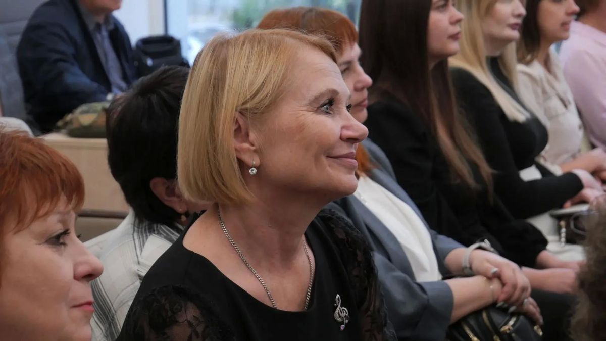 Яна Пащенко поздравила педагогов музыкальных школ Яна Пащенко поздравила педагогов музыкальных школ