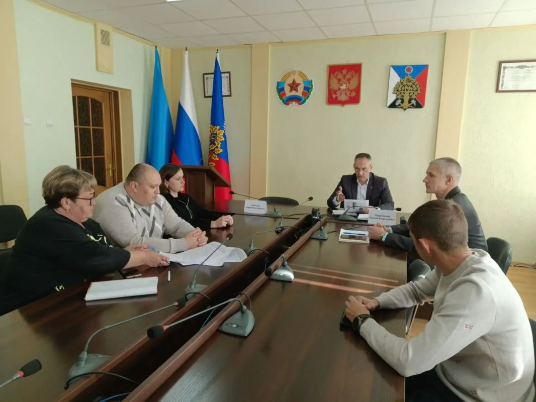 Сегодня в Ровеньках состоялось заседание Совета городского округа муниципальное образование городской округ город Ровеньки Луганской Народной Республики Сегодня в Ровеньках состоялось заседание Совета городского округа муниципальное образование городской округ город Ровеньки Луганской Народной Республики