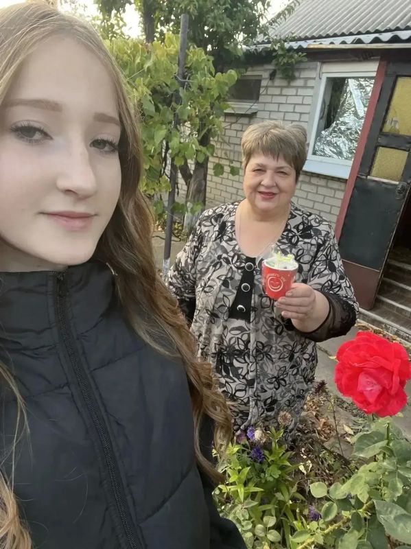 Ровеньковские волонтеры посетили пожилых людей Ровеньковские волонтеры посетили пожилых людей