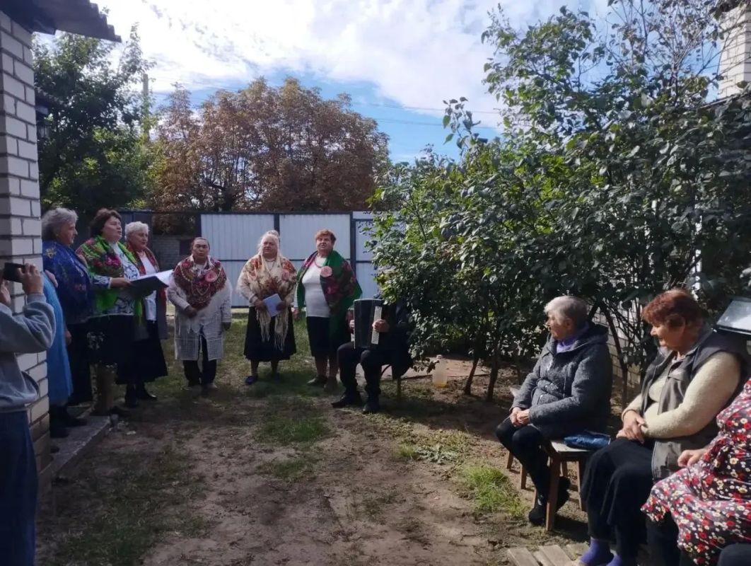 К Всемирному дню пожилого человека в селе Варваровка Кременского МО была проведена встреча задушевного разговора «Когда душа в узоре времени» К Всемирному дню пожилого человека в селе Варваровка Кременского МО была проведена встреча задушевного разговора «Когда душа в узоре времени»