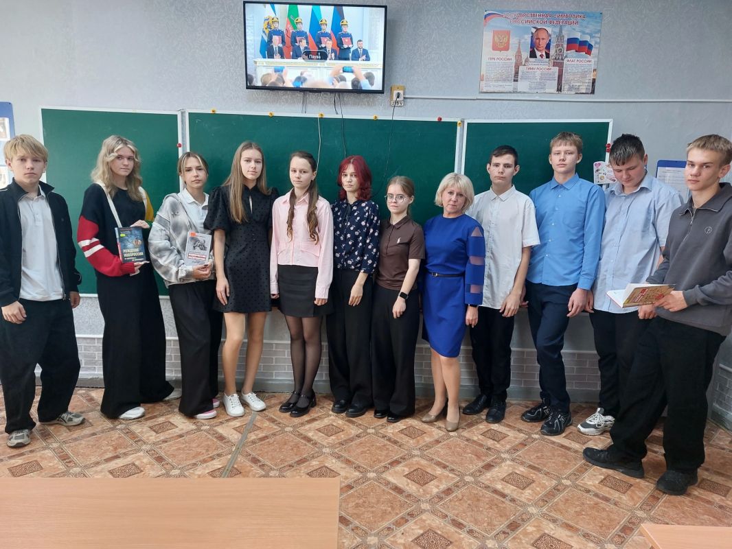 «Донбасс: длинная дорога домой» : в Славяносербской школе прошел тематический урок «Донбасс: длинная дорога домой» : в Славяносербской школе прошел тематический урок