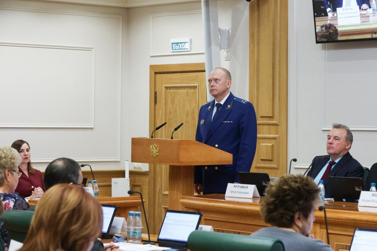 Председатель Комитета СФ по конституционному законодательству и государственному строительству Андрей Клишас в ходе пленарного заседания доложил о результатах рассмотрения представленных Президентом Российской Федерации для... Председатель Комитета СФ по конституционному законодательству и государственному строительству Андрей Клишас в ходе пленарного заседания доложил о результатах рассмотрения представленных Президентом Российской Федерации для...