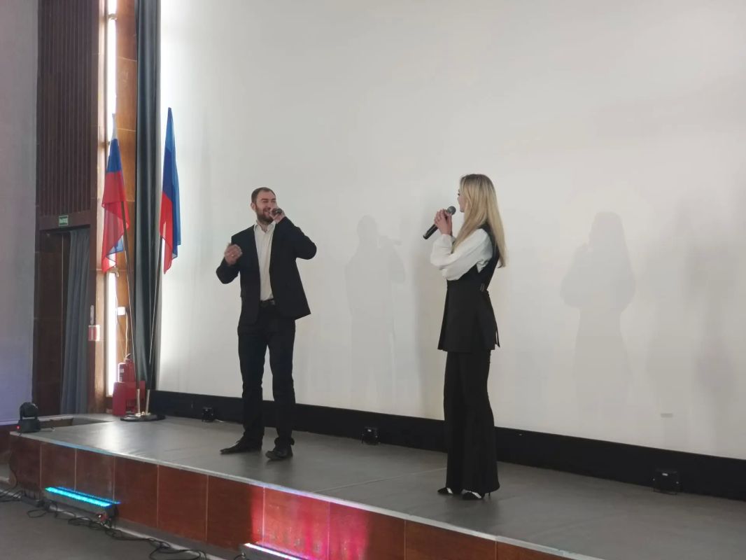 В Ровеньках торжественно отметили День работника образования Сегодня в городском округе город Ровеньки состоялось праздничное мероприятие, посвященное Дню работника образования. В зале собрались те, кто посвятил свою жизнь... В Ровеньках торжественно отметили День работника образования Сегодня в городском округе город Ровеньки состоялось праздничное мероприятие, посвященное Дню работника образования. В зале собрались те, кто посвятил свою жизнь...