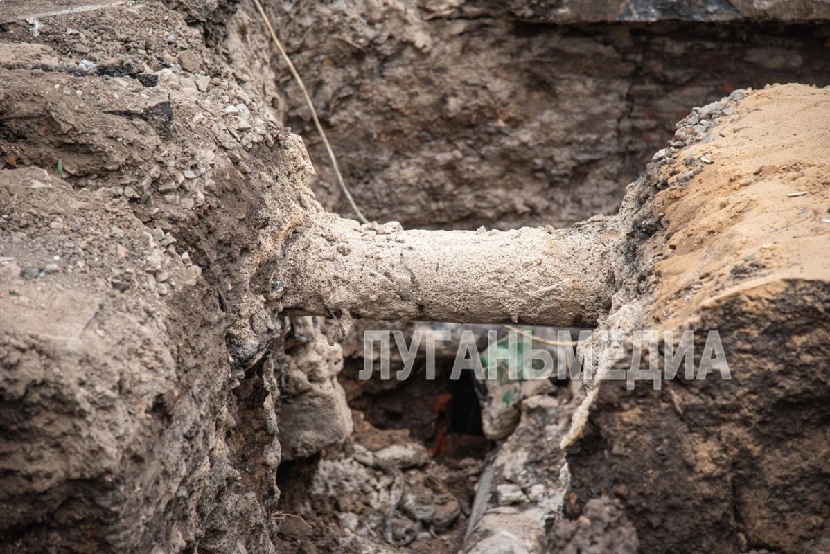 В Луганске завершаются работы по замене проблемного участка водовода В Луганске завершаются работы по замене проблемного участка водовода