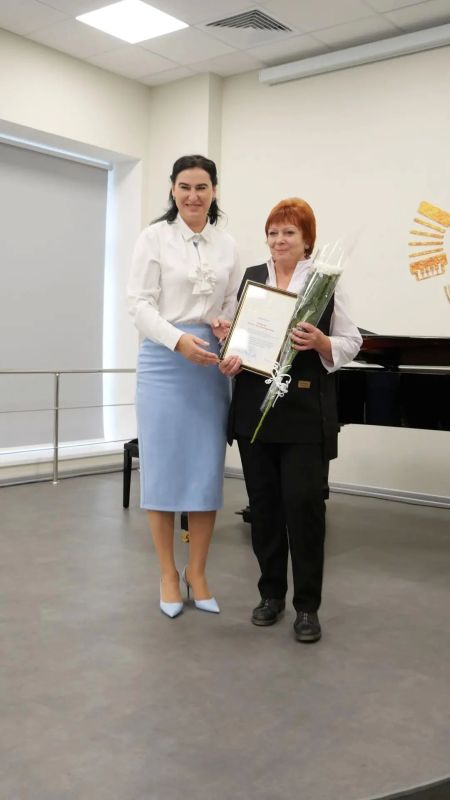 Яна Пащенко поздравила педагогов музыкальных школ Яна Пащенко поздравила педагогов музыкальных школ
