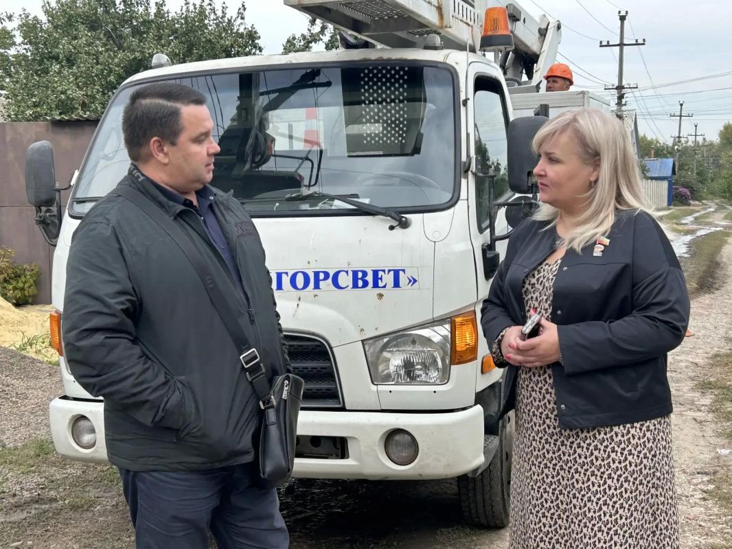 В Луганске по Народной программе восстанавливают освещение на улице Уральской В Луганске по Народной программе восстанавливают освещение на улице Уральской