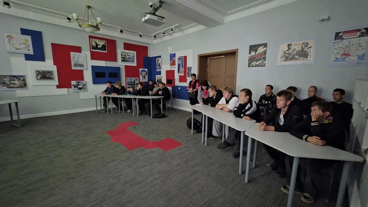 В Лутугинском доме культуры прошла программа «В царстве Флоры и Фауны» В Лутугинском доме культуры прошла программа «В царстве Флоры и Фауны»