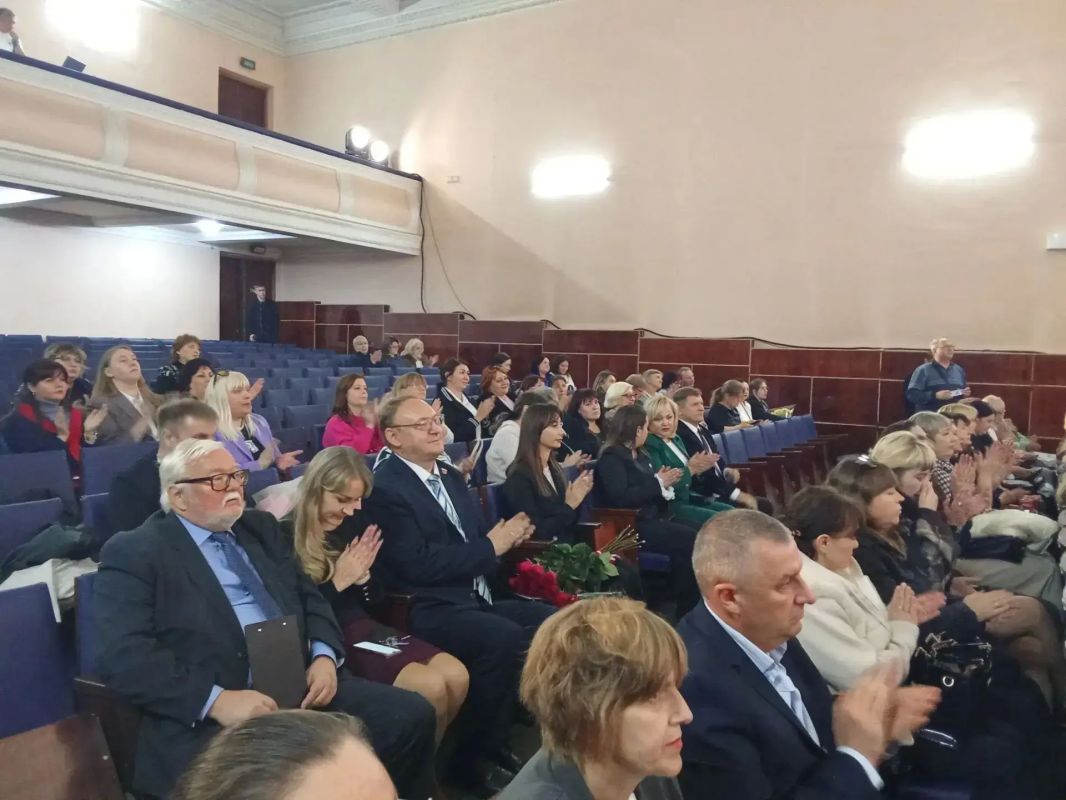 В Алчевске чествовали педагогов В Алчевске чествовали педагогов