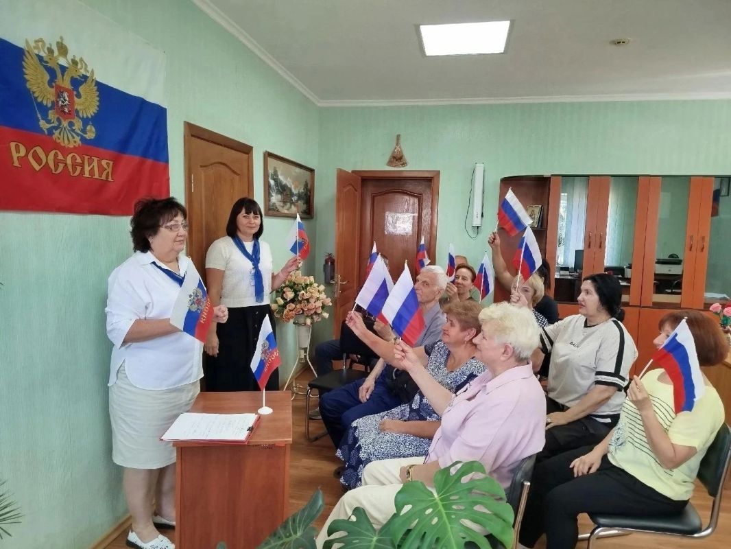 День пожилого человека отпраздновали в Центре общения старшего поколения города Лутугино