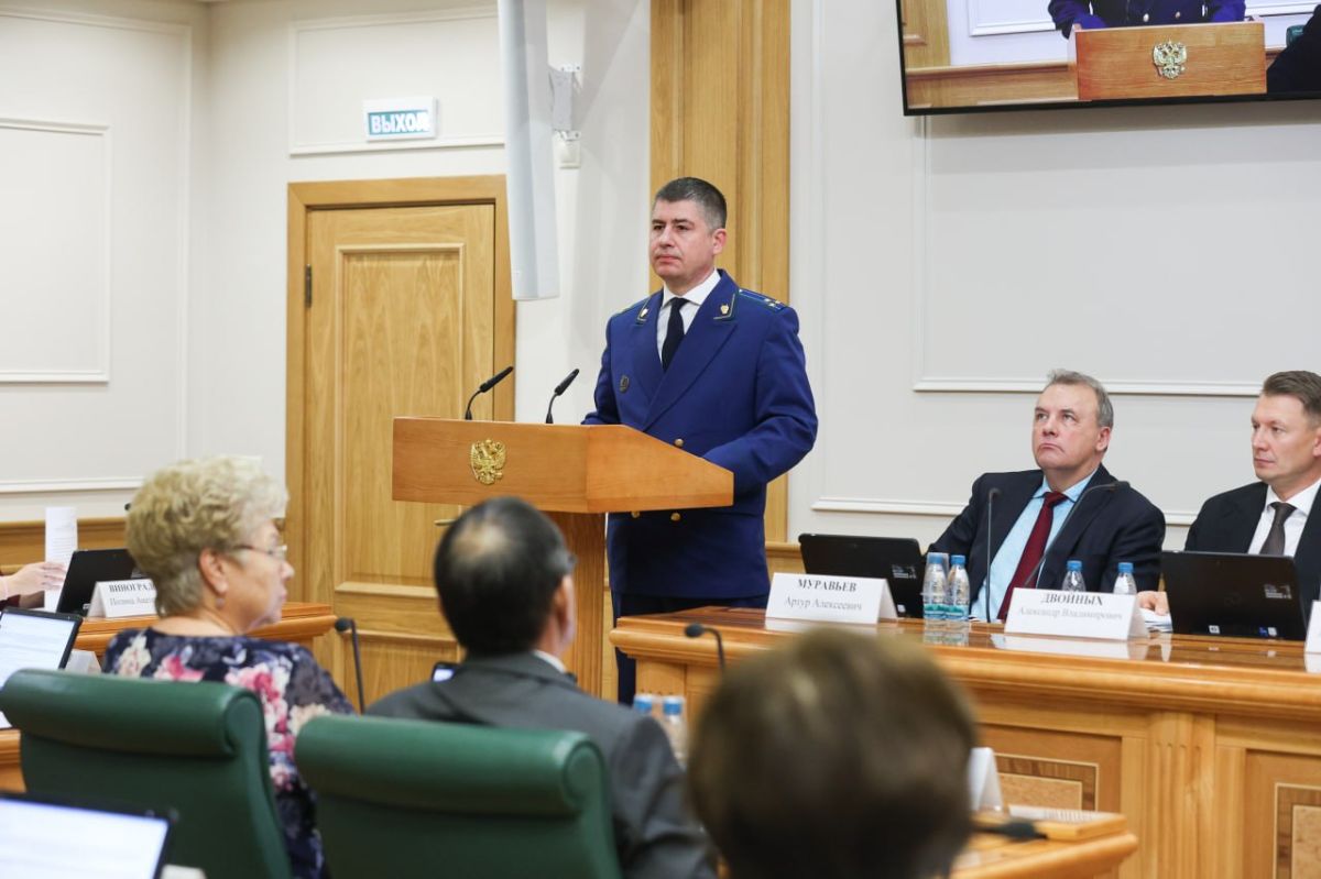 Председатель Комитета СФ по конституционному законодательству и государственному строительству Андрей Клишас в ходе пленарного заседания доложил о результатах рассмотрения представленных Президентом Российской Федерации для... Председатель Комитета СФ по конституционному законодательству и государственному строительству Андрей Клишас в ходе пленарного заседания доложил о результатах рассмотрения представленных Президентом Российской Федерации для...