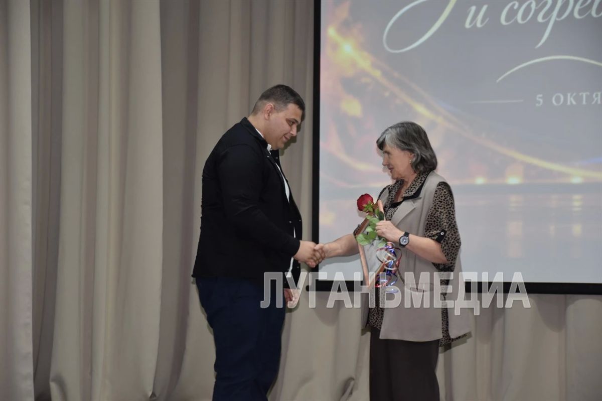 В Перевальском районном Дворце культуры состоялся праздничный концерт, посвященный Дню учителя В Перевальском районном Дворце культуры состоялся праздничный концерт, посвященный Дню учителя