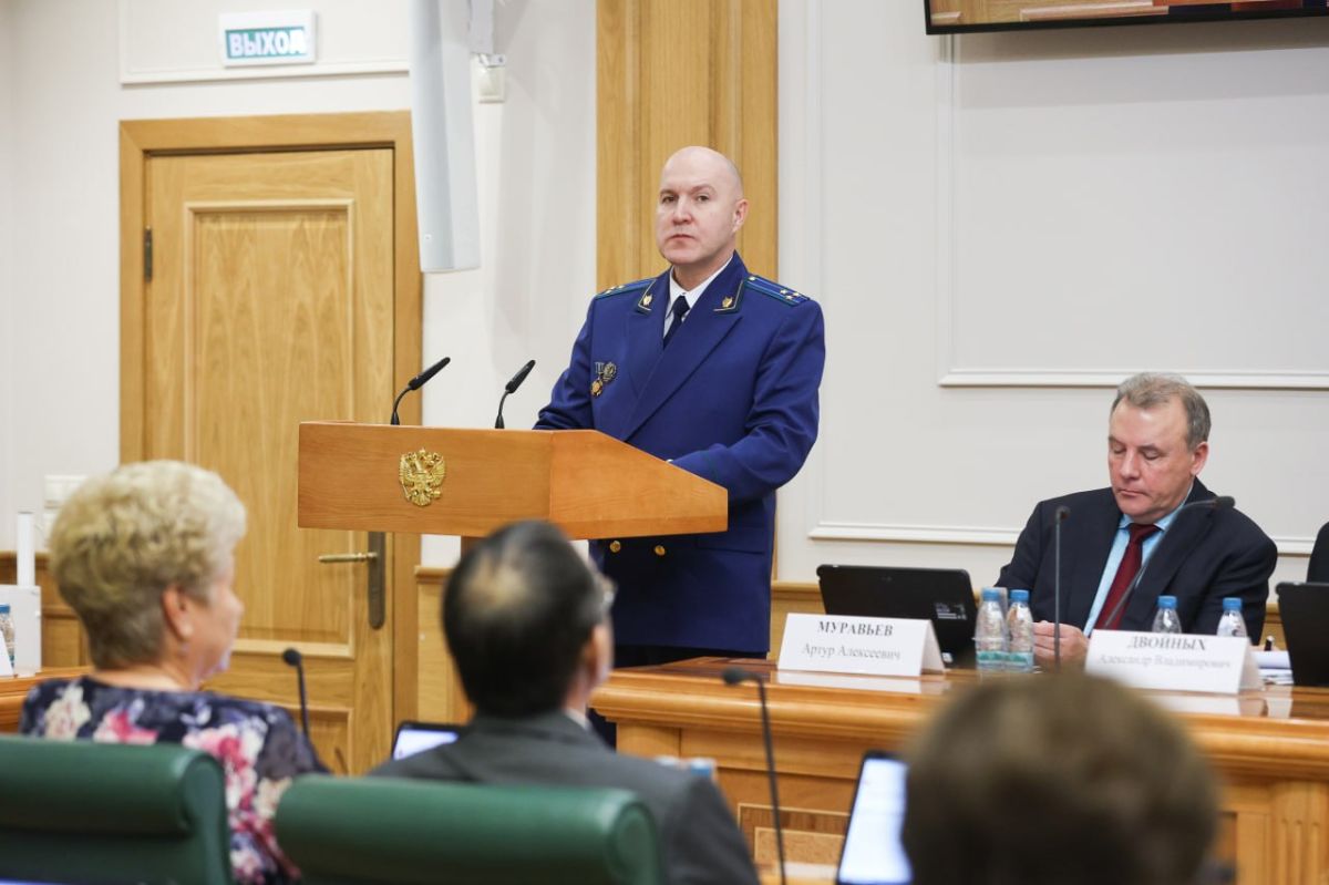 Председатель Комитета СФ по конституционному законодательству и государственному строительству Андрей Клишас в ходе пленарного заседания доложил о результатах рассмотрения представленных Президентом Российской Федерации для... Председатель Комитета СФ по конституционному законодательству и государственному строительству Андрей Клишас в ходе пленарного заседания доложил о результатах рассмотрения представленных Президентом Российской Федерации для...