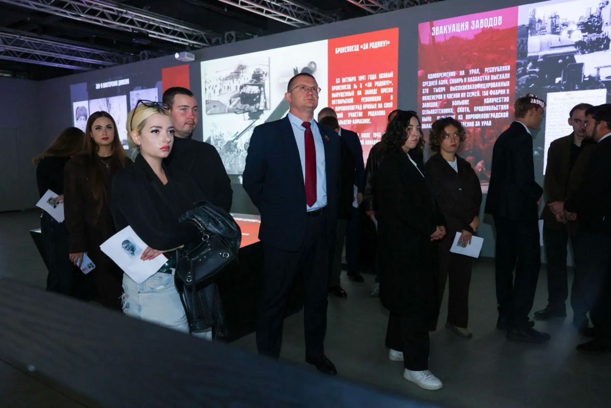 Начали с истории. Молодёжный парламент при Народном Совете ЛНР провёл круглый стол «Патриотическое воспитание молодёжи как основа национального единства» Начали с истории. Молодёжный парламент при Народном Совете ЛНР провёл круглый стол «Патриотическое воспитание молодёжи как основа национального единства»