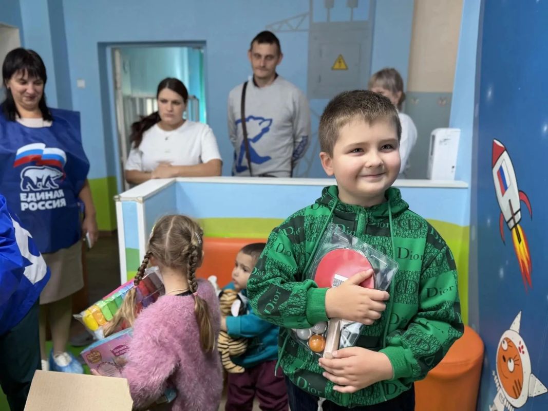 Андрей Губарев: В Первомайске завершили благотворительную акцию «Коробка храбрости», которая проходила при поддержке сторонников партии «Единая Россия» во многих регионах страны Андрей Губарев: В Первомайске завершили благотворительную акцию «Коробка храбрости», которая проходила при поддержке сторонников партии «Единая Россия» во многих регионах страны