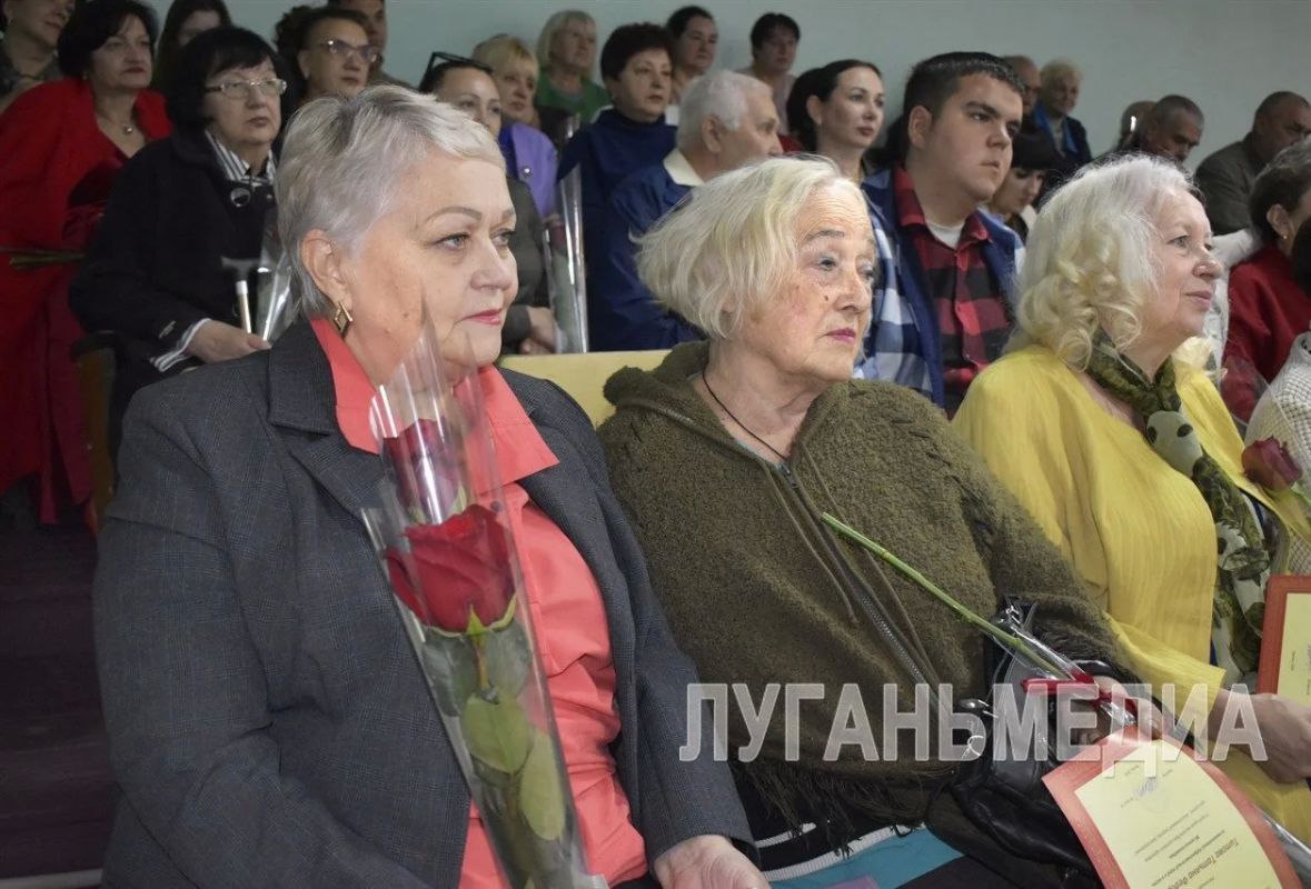 Брянковский колледж отметил 80-летний юбилей Брянковский колледж отметил 80-летний юбилей