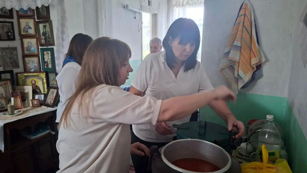 Забота без выходных: единороссы навестили старшее поколение в Доме престарелых в селе Евсуг Забота без выходных: единороссы навестили старшее поколение в Доме престарелых в селе Евсуг