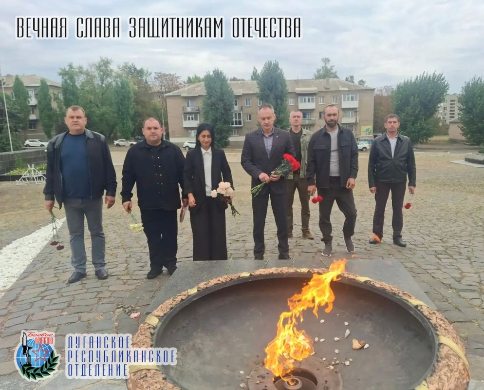 30 сентября в День воссоединения Луганской Народной Республики, Донецкой Народной Республики, Запорожской и Херсонской областей с Российской Федерацией в Лутугино состоялось торжественное возложение у памятного знака «Книга... 30 сентября в День воссоединения Луганской Народной Республики, Донецкой Народной Республики, Запорожской и Херсонской областей с Российской Федерацией в Лутугино состоялось торжественное возложение у памятного знака «Книга...