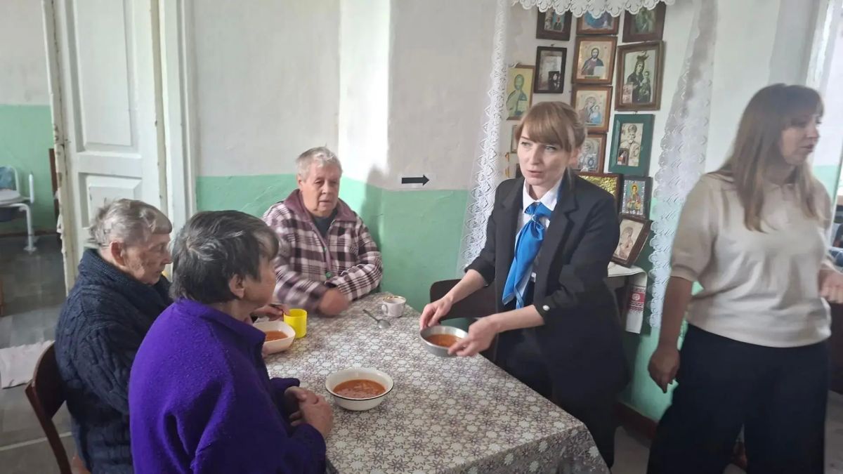 Забота без выходных: единороссы навестили старшее поколение в Доме престарелых в селе Евсуг Забота без выходных: единороссы навестили старшее поколение в Доме престарелых в селе Евсуг