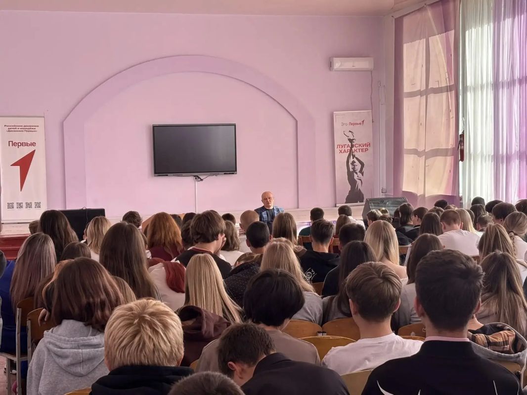 Врач-нарколог Ровеньковской городской поликлиники провел профилактическую беседу со школьниками