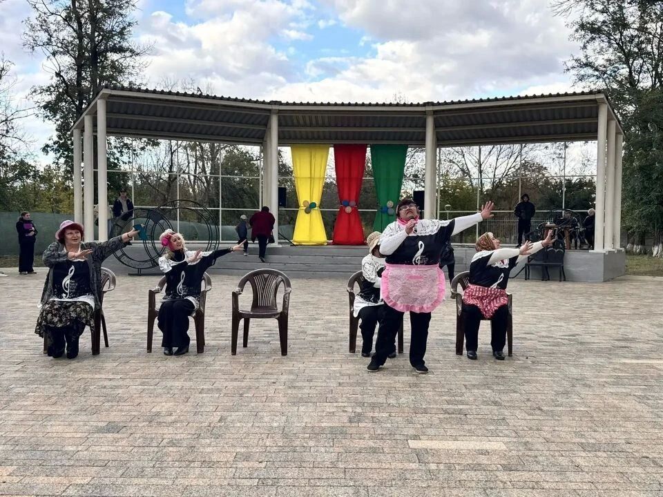 3 октября в парке культуры и отдыха имени «Молодой гвардии» было по-особенному уютно и оживленно 3 октября в парке культуры и отдыха имени «Молодой гвардии» было по-особенному уютно и оживленно