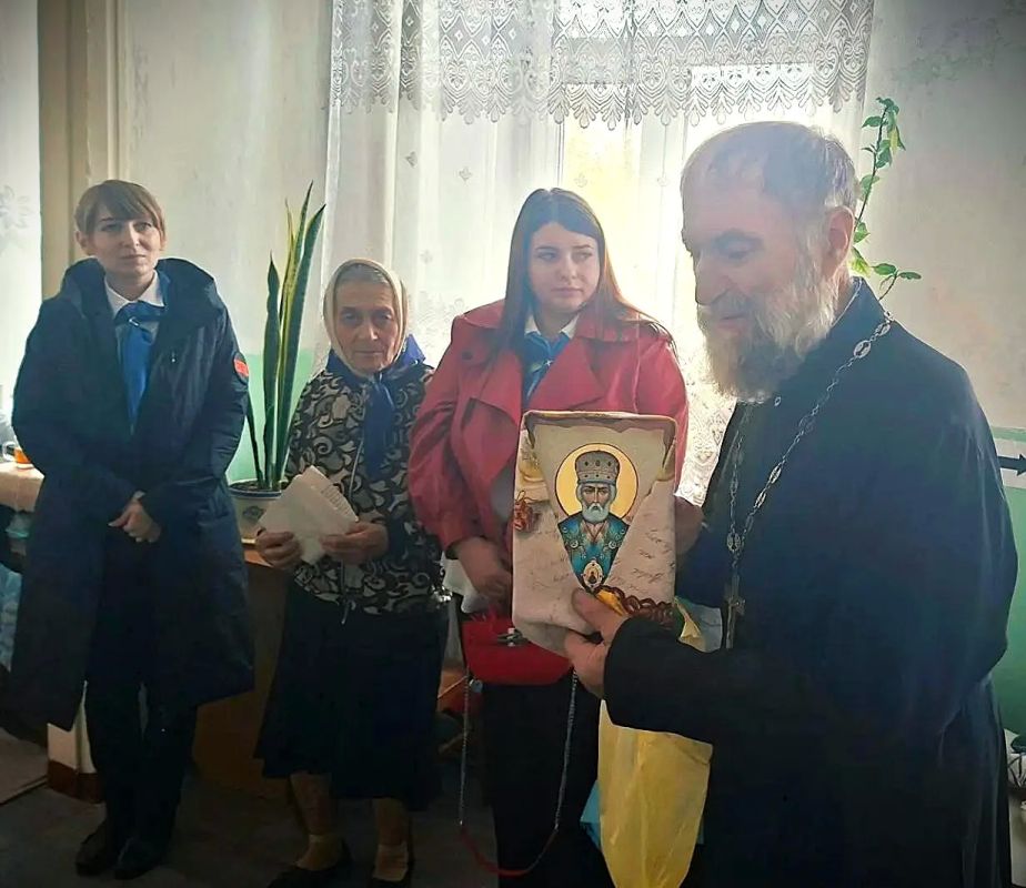 Забота без выходных: единороссы навестили старшее поколение в Доме престарелых в селе Евсуг Забота без выходных: единороссы навестили старшее поколение в Доме престарелых в селе Евсуг