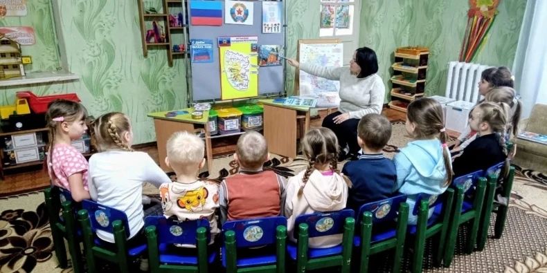 ОБЗОР ПРЕССЫ «ДОНБАСС ВОСТОЧНЫЙ»: Сердце, отданное детям: Маргарита Васильевна из «Лютика» ОБЗОР ПРЕССЫ «ДОНБАСС ВОСТОЧНЫЙ»: Сердце, отданное детям: Маргарита Васильевна из «Лютика»
