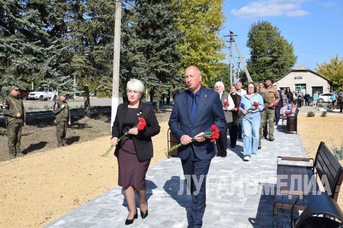 В Степовом торжественно открыли «Аллею памяти» В Степовом торжественно открыли «Аллею памяти»