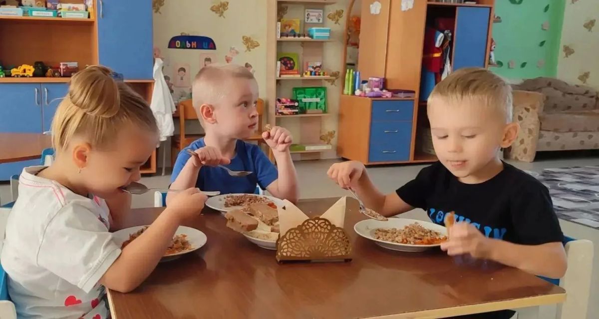 В Красном Луче родители проверили качество питания в детском саду «Звездочка» В Красном Луче родители проверили качество питания в детском саду «Звездочка»
